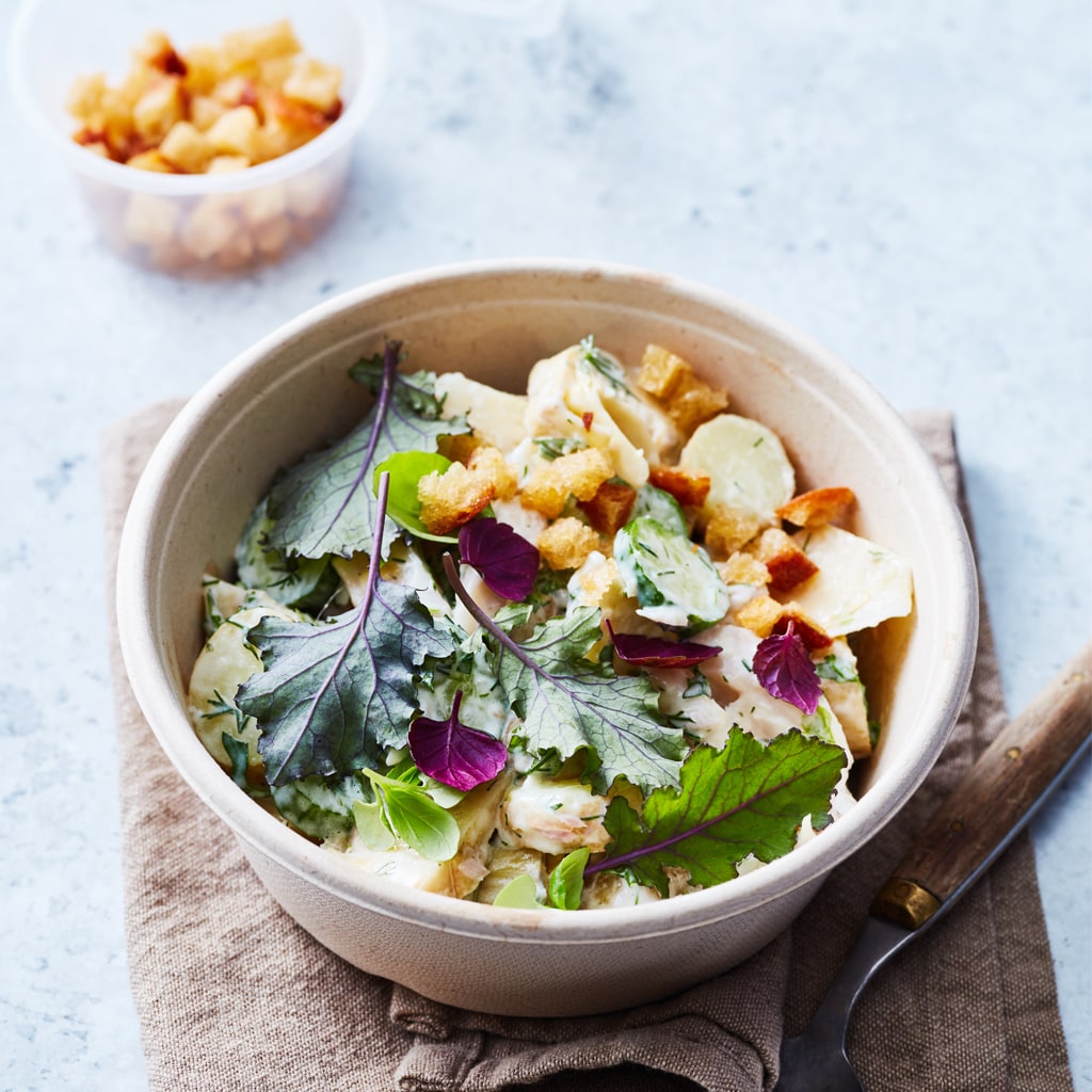 Aardappelsalade met gerookte forel, artisjok en verse kruiden (delivery)